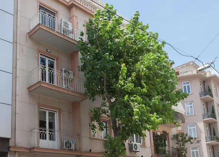 Charming Urban Oasis 1Br Apt Near Megaro Mousikis